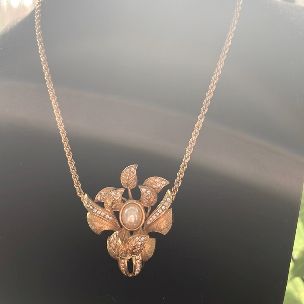 Vintage CHRISTIAN DIOR Goldtone Faux Pearl and clear stone pendant neckl…